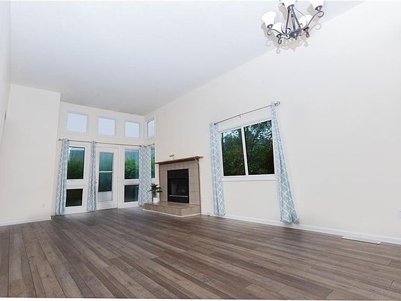 3rd image of 956 Morningstar Dr