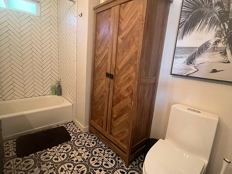 11557 Holmes Point Dr NE — Photo 17