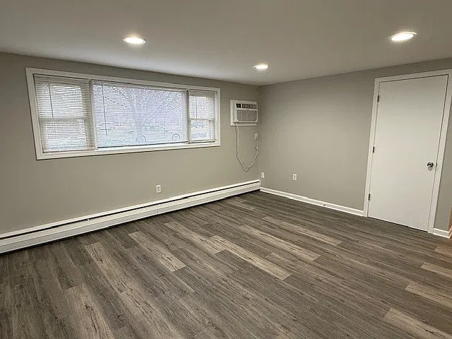 8940 White Oak Ave — Photo 3