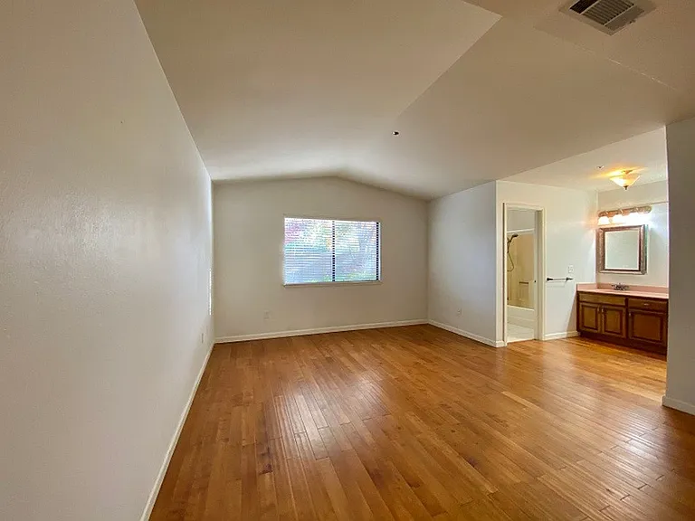 1633 San Vicente Ave — Photo 13
