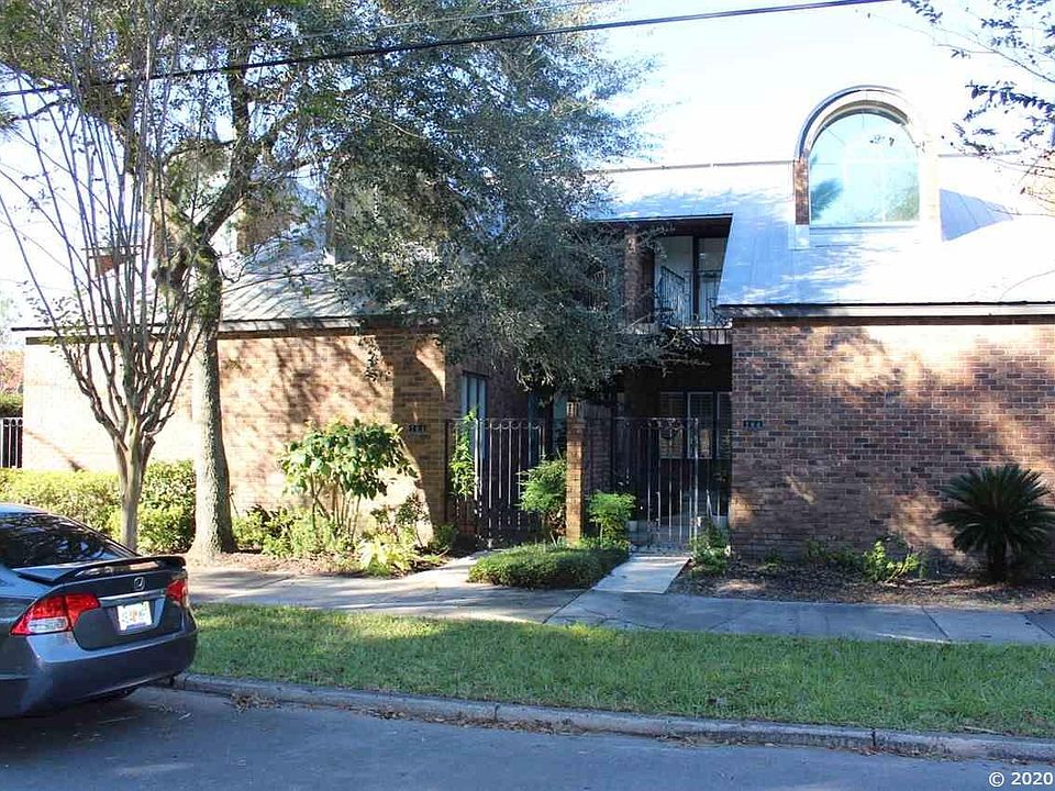 1st image of 704 NE 1st St