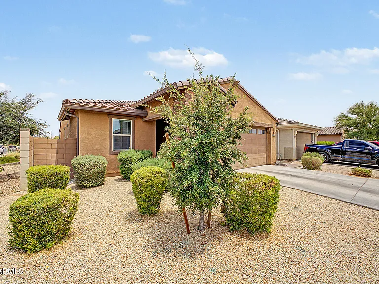 9012 W Solano Dr — Photo 2