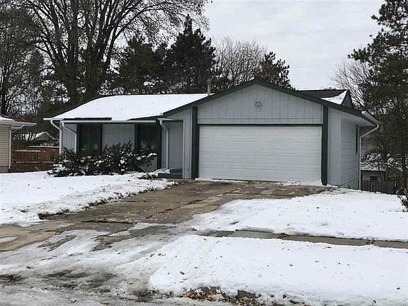 2nd image of 2915 Foliage Ln