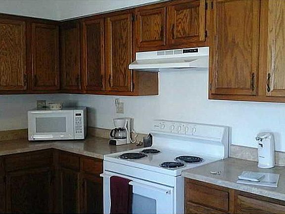 5th image of 131 E Poplar St