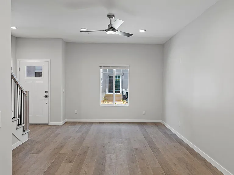 1345 Holly Ave — Photo 8