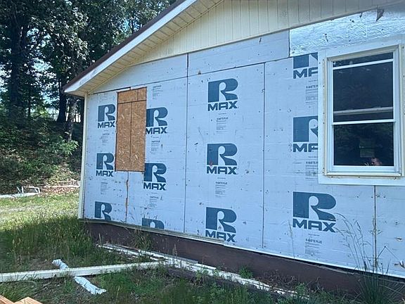 3rd image of 322 Smith Rd