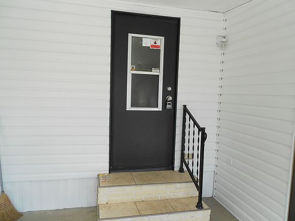 3rd image of 426 Skyline Dr E