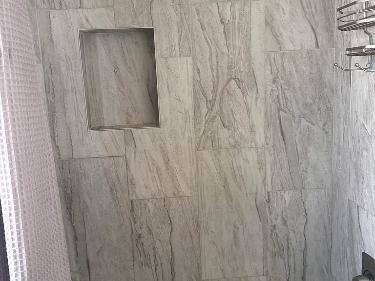 1st floor Shower with Tub