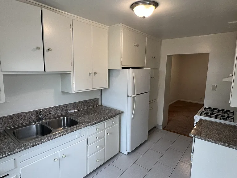 500 N Los Robles Ave #6 — Photo 6