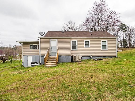 2nd image of 3612 S Elm Eugene St