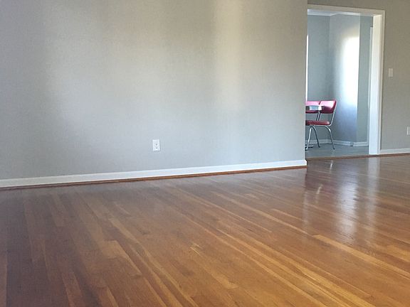 3rd image of 1835 Hallmark Dr