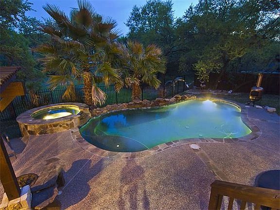 3rd image of 3916 Avery Woods Ln