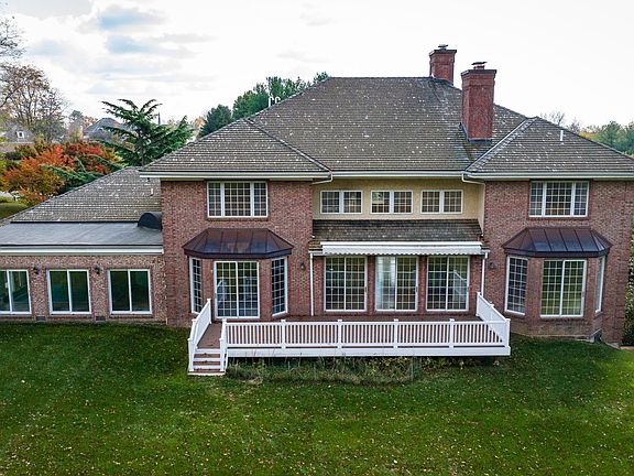 5th image of 328 Centennial Cir
