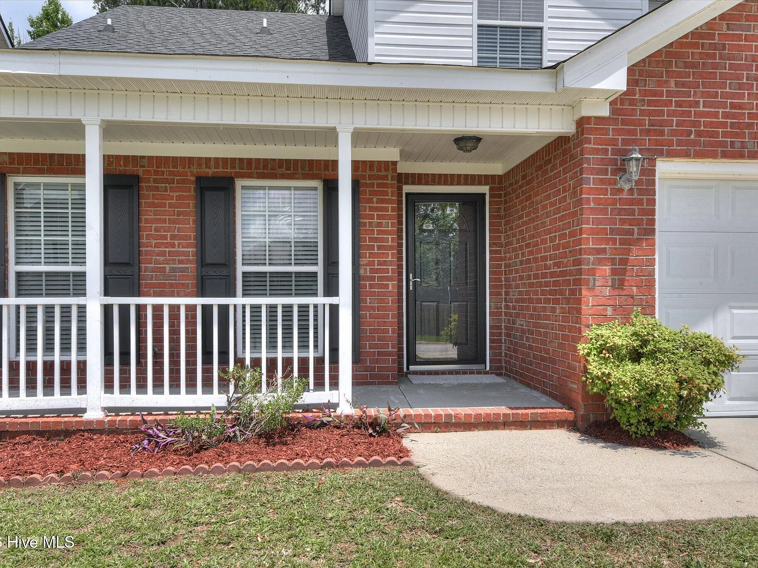 4 bed, 2.5 bath, 2395 sqft, $2,150 — Photo 4