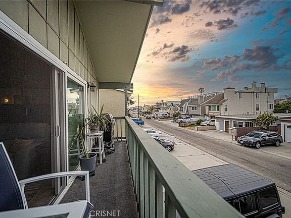 4th image of 11737 Blythe St