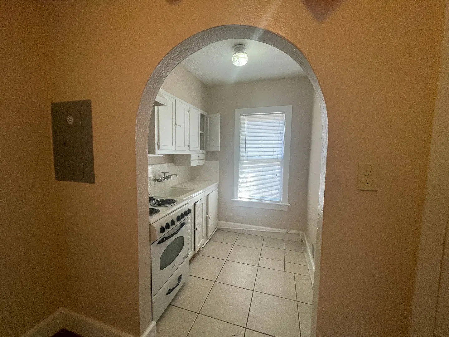 Charming Lower Greenville 1-Bed with Courtyard, Utilities Included 5906 Oram St, #7 — Photo 4