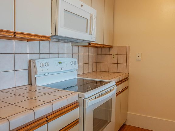 3rd image of 1818 Broadway APT 305