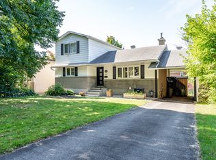 400 Apple Tree Ln #1, Ottawa, ON K1K2R5