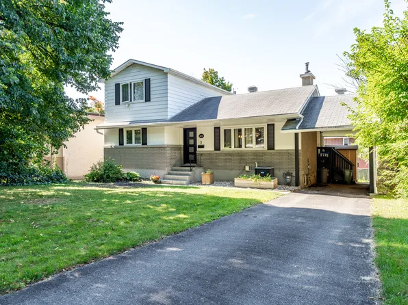 400 Apple Tree Ln #1, Ottawa, ON K1K 2R5