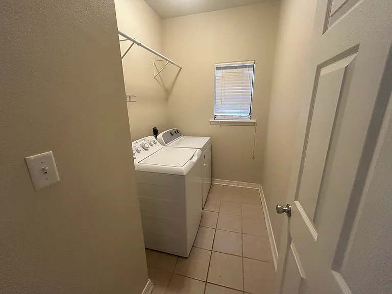 2309 Argonne Ln — Photo 11