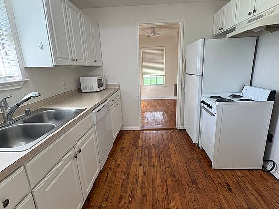 3rd image of 916 Wood Ave #A