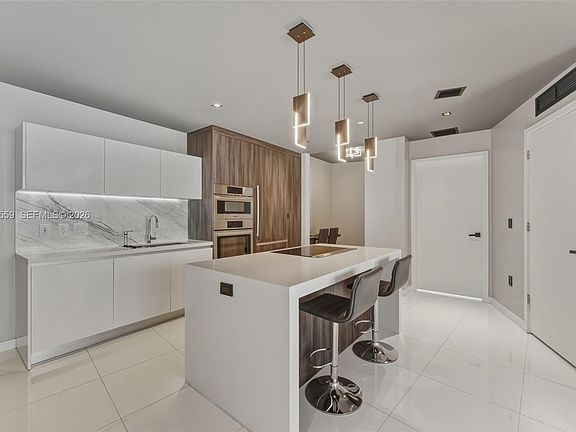 4th image of 851 NE 1st Ave #43