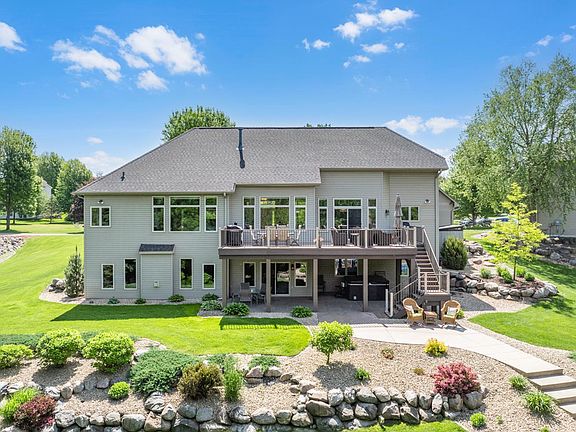 5th image of 10941 Woodland Dr N