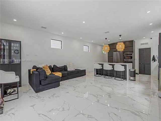 4 bed, 4.5 bath, $7,000 — Photo 4