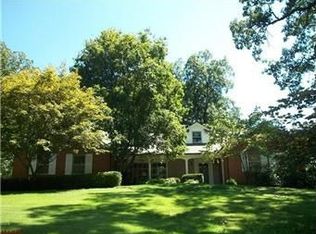 8876 Rock Forest Dr, Saint Louis, MO 63123