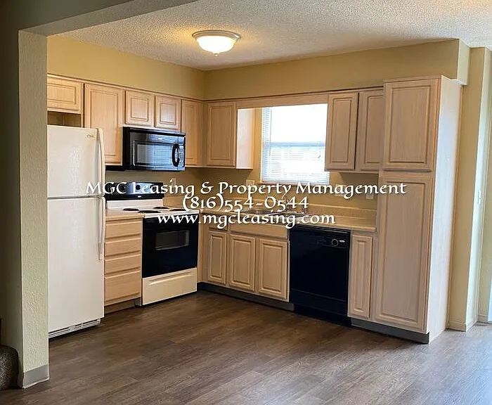 1020 Garden Dr — Photo 2