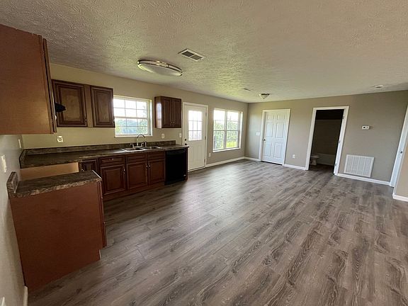 3rd image of 672 Privet Dr