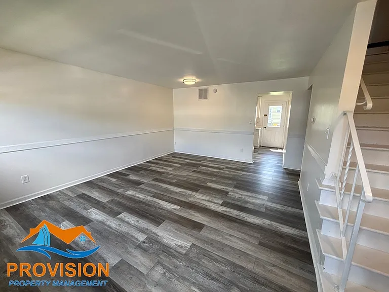 463 Longtowne Ct — Photo 2