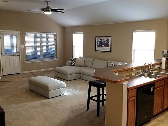 4th image of 304 Highland Glen Dr