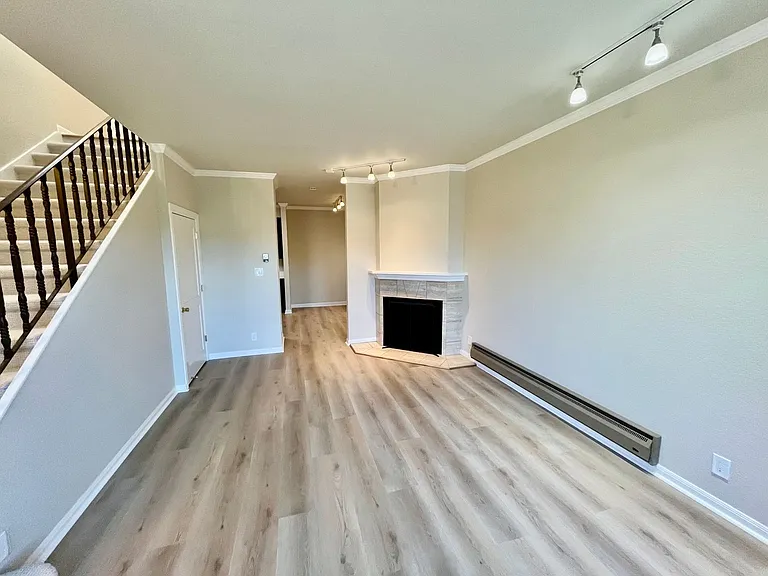 PM0372 — Photo 1