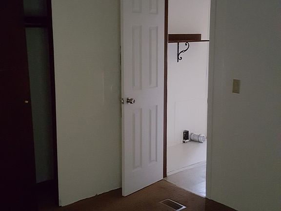 3rd image of 8592 Shepherdstown Pike #5