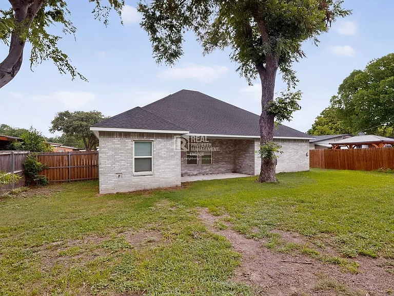 2000 Skylark Dr — Photo 36