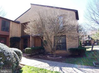 9079 Blarney Stone Dr, Springfield, VA 22152