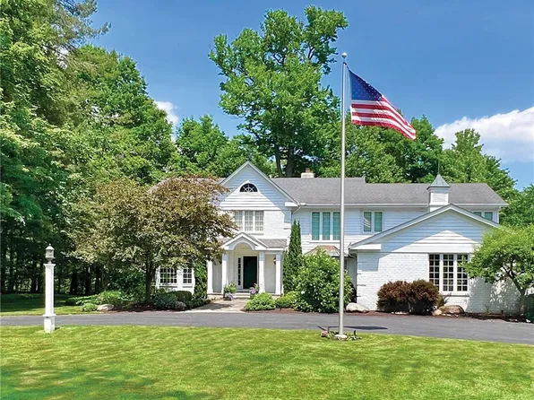 975 Andrews Ln, Gates Mills, OH 44040