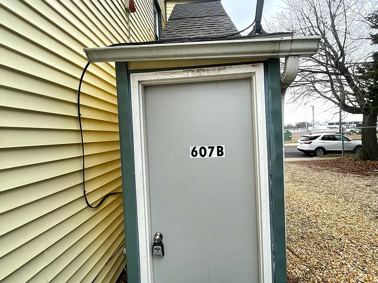 607 E Broad St #2 — Photo 7