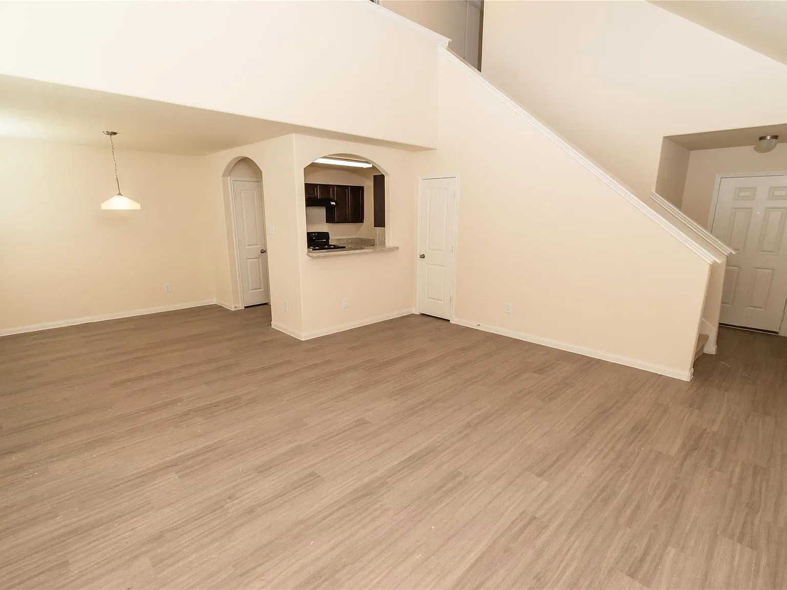 3 bed, 2.5 bath, 1381 sqft, $1,840 — Photo 3