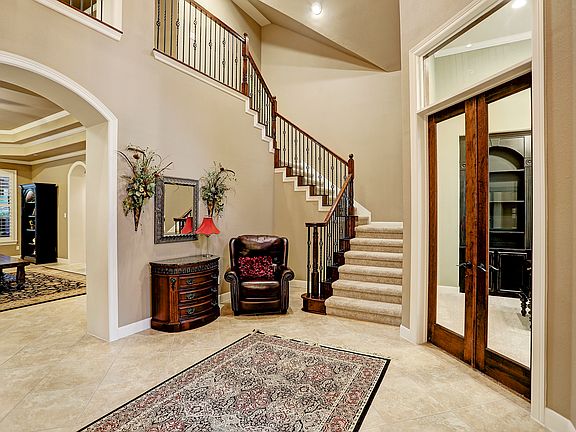 3rd image of 14 Veilwood Cir