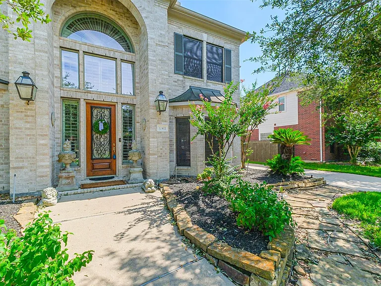 12411 Santiago Cove Ln — Photo 3