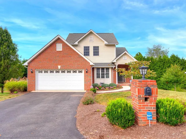 406 Valley Fields Ln, Radford, VA 24141