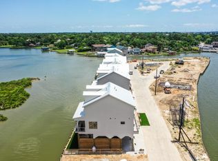 43 Cmdr Runco Ln, Seabrook, TX 77586