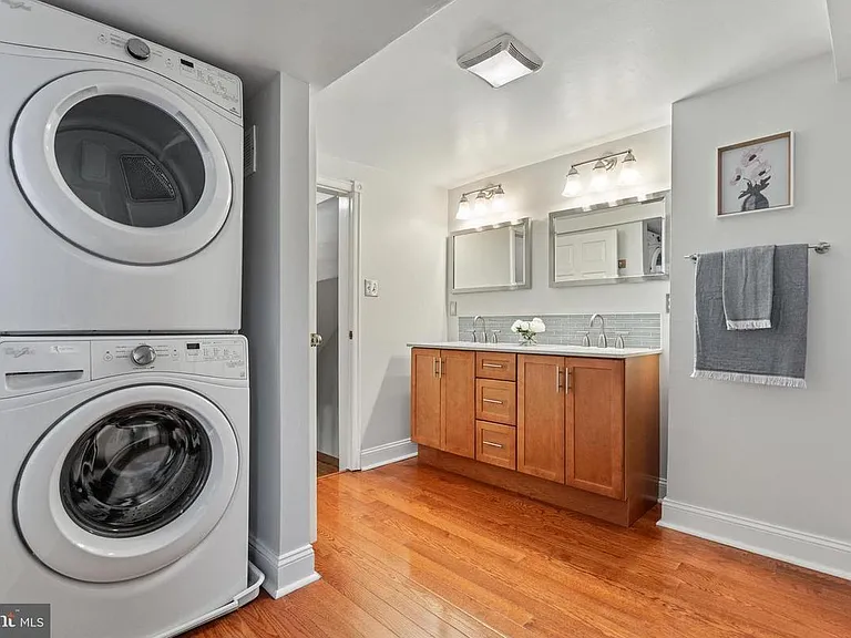 2nd floor bathroom