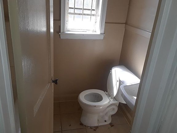 2nd image of 854-856 Keel Ave #856