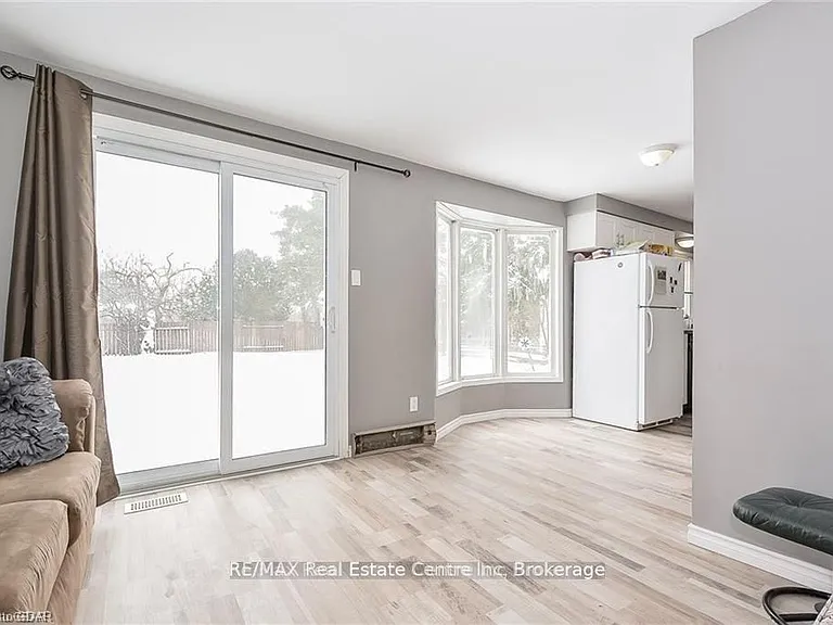 201 Janefield Ave — Photo 4