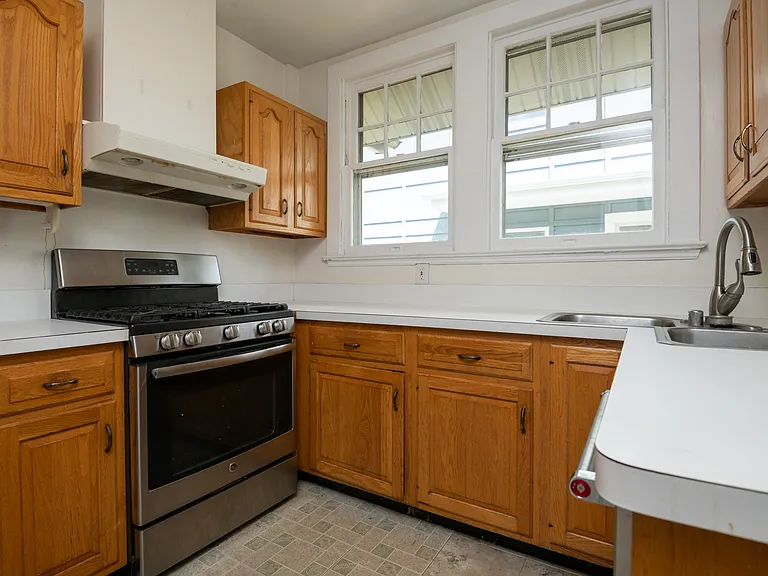 931 N Edgewood St — Photo 10