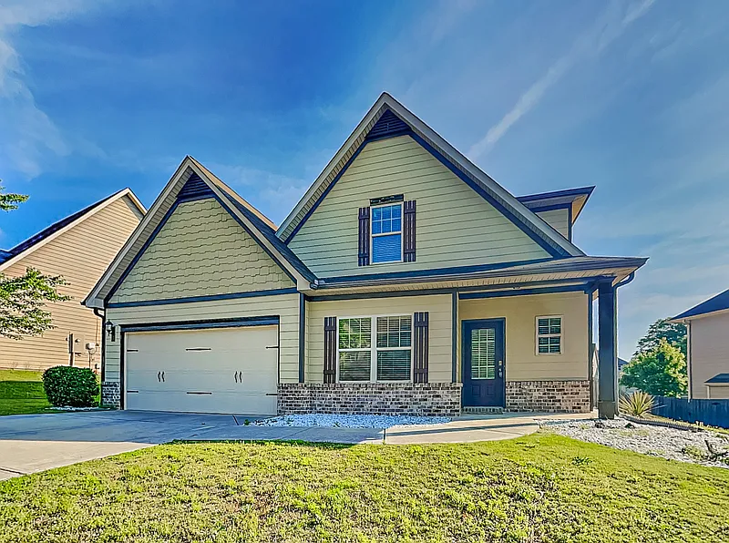 4 bed, 3.5 bath, 2424 sqft, $2,395 — Photo 2