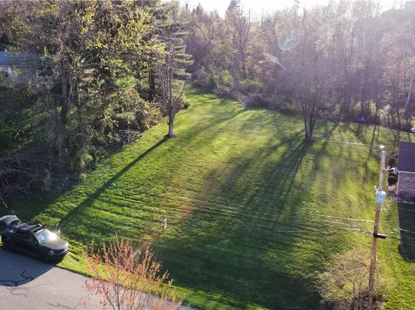 Brentwood St, Marietta, OH 45750